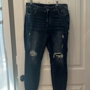 Distressed skinny jeans with fabric patches